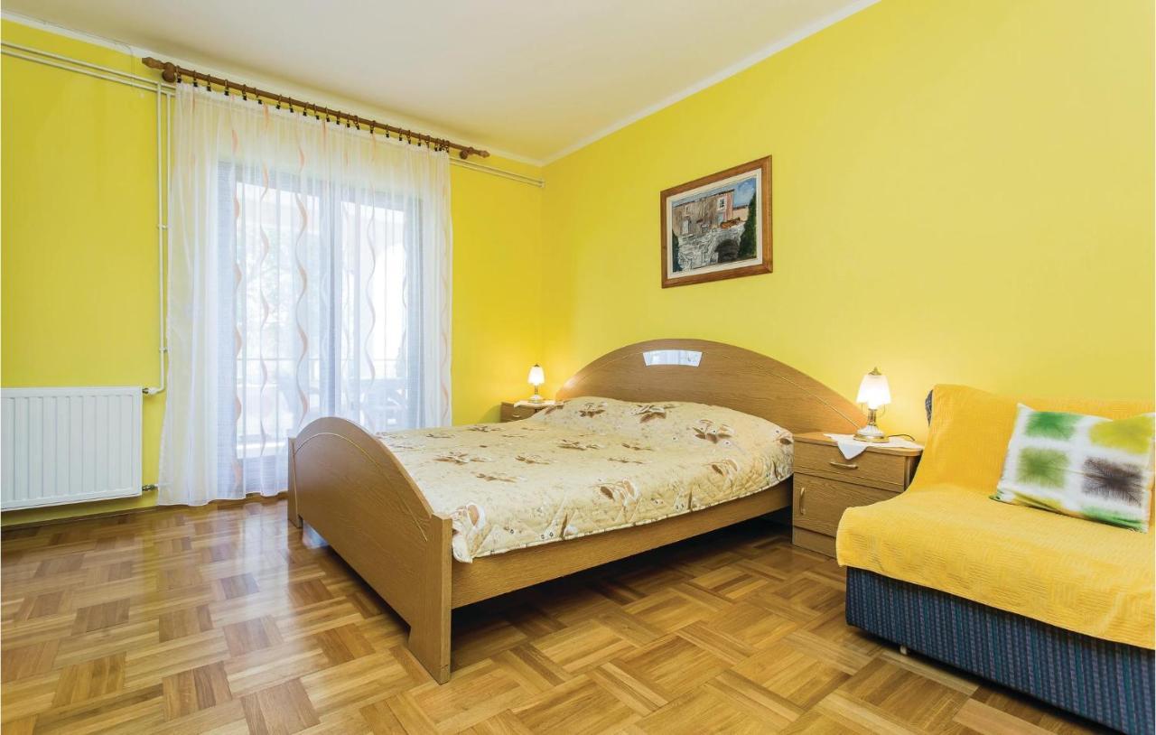 Stunning Apartment In Krk With Kitchen Krk Town Eksteriør billede