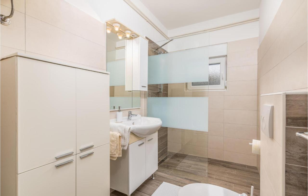 Stunning Apartment In Krk With Kitchen Krk Town Eksteriør billede