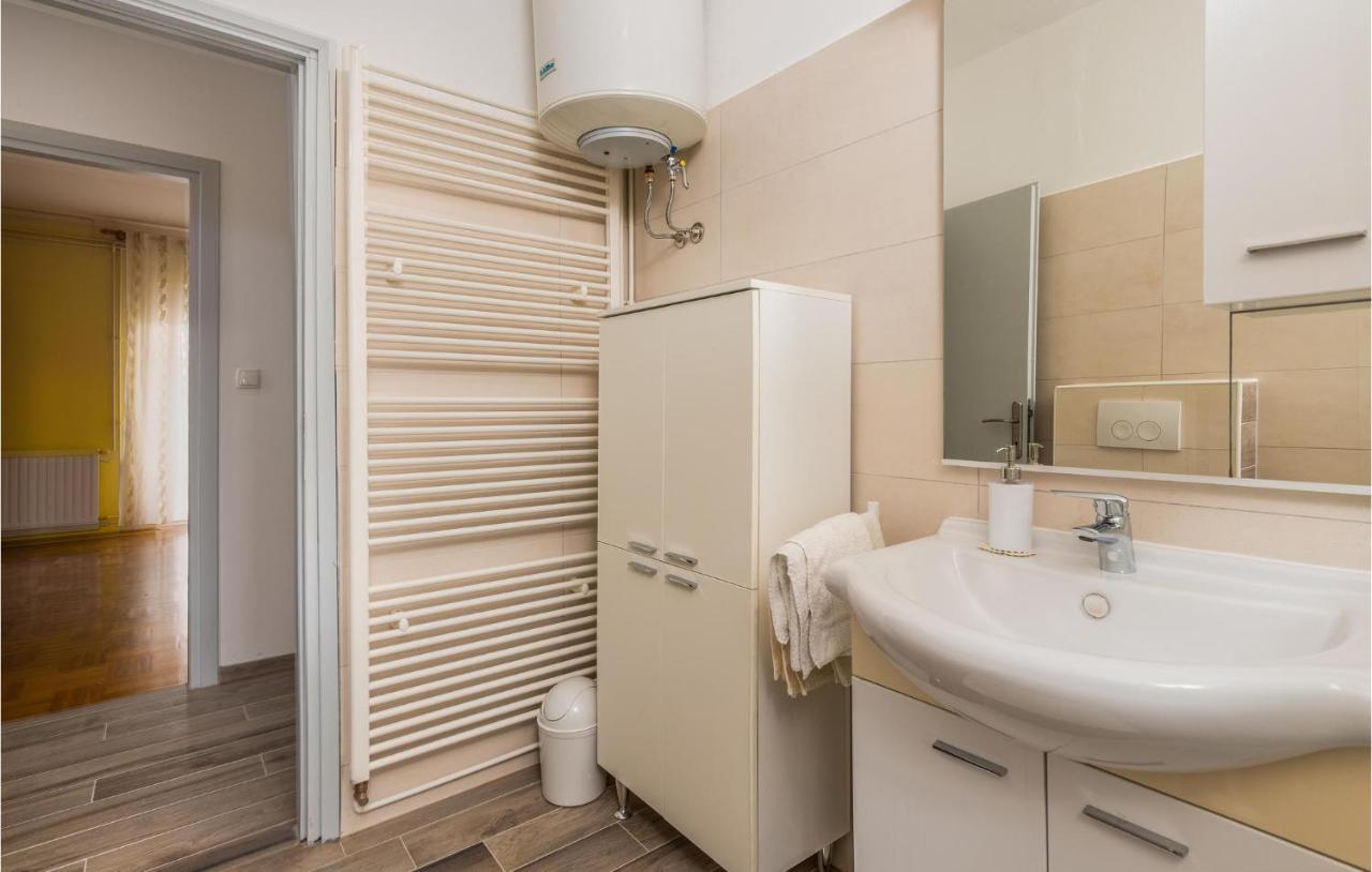 Stunning Apartment In Krk With Kitchen Krk Town Eksteriør billede