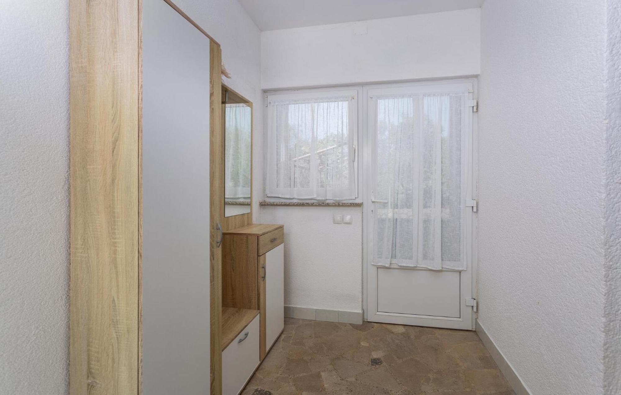 Stunning Apartment In Krk With Kitchen Krk Town Eksteriør billede