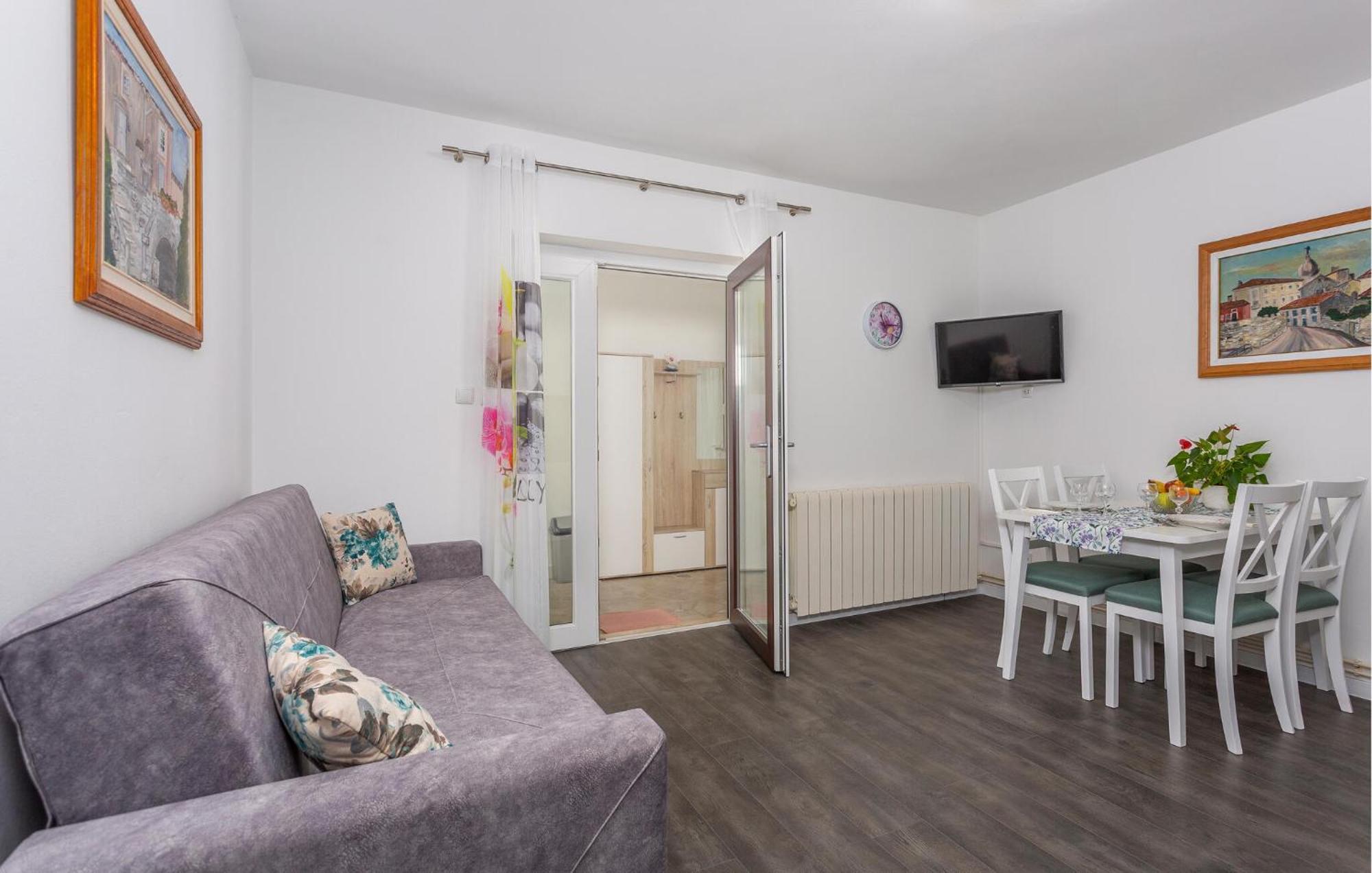 Stunning Apartment In Krk With Kitchen Krk Town Eksteriør billede